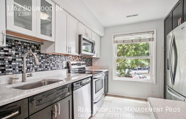 1762 DOGWOOD DR
