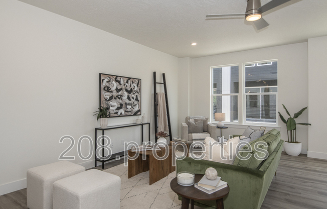 486 E VIOLETS CV LN