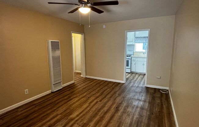 1 bed 1 bath within walking distance to the beach!