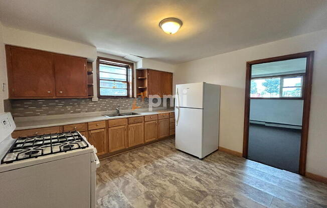 1319 W 151 ST