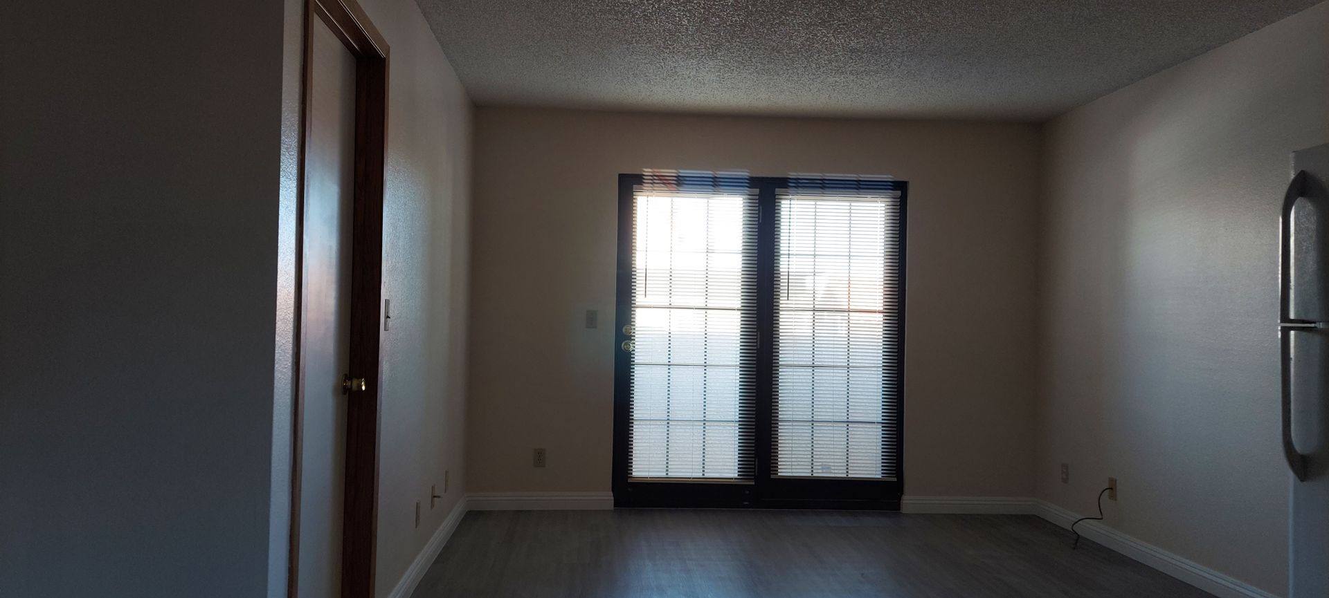 DOWNSTAIRS UNIT. 1 BEDROOM AND 1 BATHROOM. THE HOME FEATURES A FULLY RENOVATED KITCHEN. KITCHEN AND DINING AREA. LAUNDRY ROOM IN UNIT.  GREAT COMMUNITY WITH CLUBHOUSE. TENNIS COURT, SWIMMING POOL, SPA.