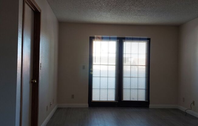 DOWNSTAIRS UNIT. 1 BEDROOM AND 1 BATHROOM. THE HOME FEATURES A FULLY RENOVATED KITCHEN. KITCHEN AND DINING AREA. LAUNDRY ROOM IN UNIT.  GREAT COMMUNITY WITH CLUBHOUSE. TENNIS COURT, SWIMMING POOL, SPA.