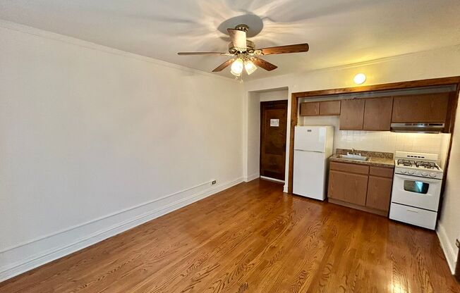 Studio, 1 bath, 320 sqft, $1,395, Unit 225-109