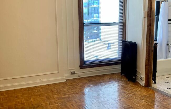 Studio, 1 bath, 300 sqft, $1,365, Unit 530-512