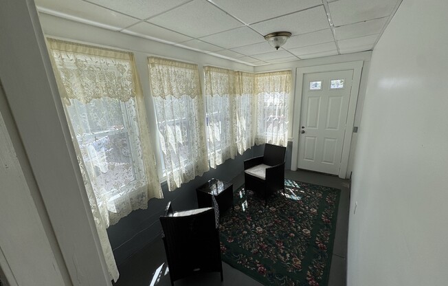 2 beds, 1 bath, 800 sqft, $2,400, Unit 27