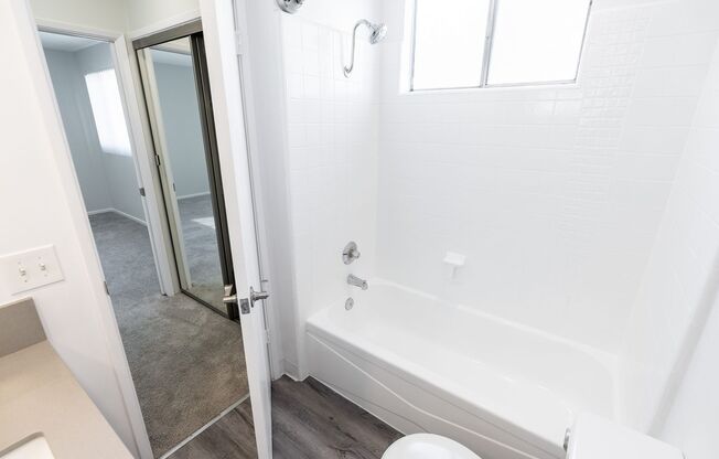 2 beds, 1.5 baths, 1,095 sqft, $2,598, Unit 100