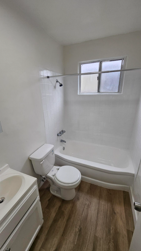 Studio, 1 bath, 330 sqft, $1,595