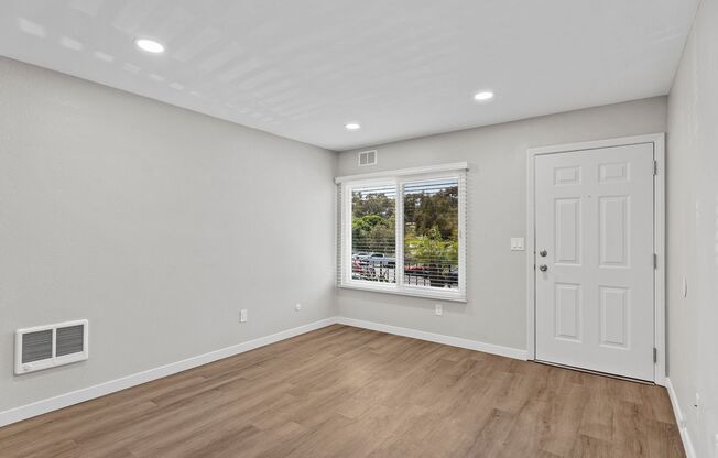 2 beds, 1 bath, 760 sqft, $2,699, Unit 40-213