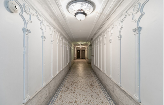 2 beds, 1 bath, $1,800, Unit 106-504