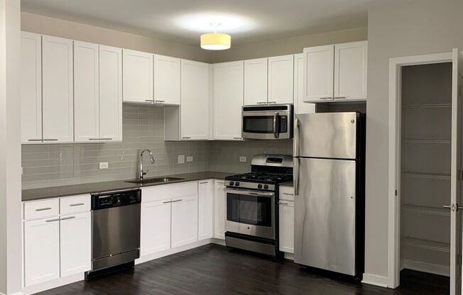 2 beds, 1 bath, 990 sqft, $2,950, Unit 355