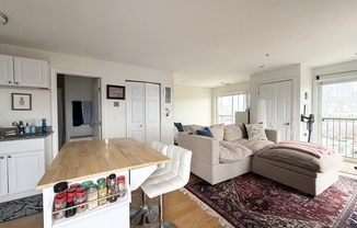 Studio, 1 bath, 650 sqft, $2,680, Unit 404