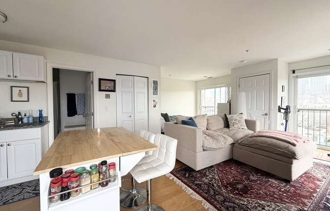 Studio, 1 bath, 650 sqft, $2,680, Unit 404