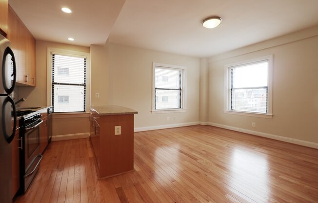 2 beds, 1 bath, 941 sqft, $3,595, Unit W301