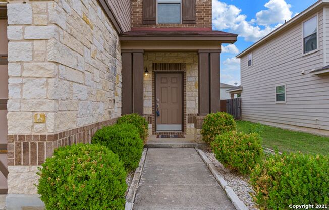 Exquisite Two-Story Rental Home with Loft and HOA Amenities