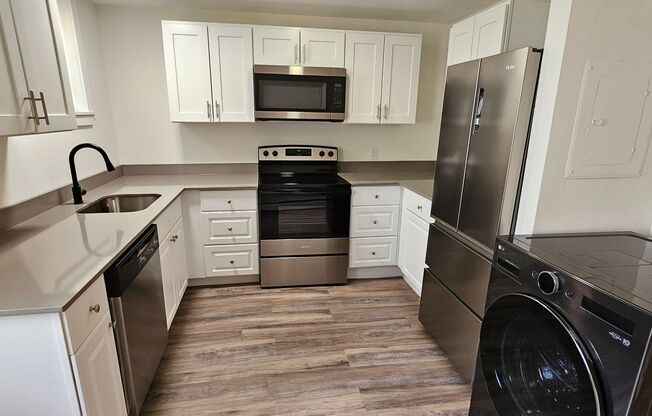 2 beds, 1 bath, 760 sqft, $2,200, Unit 109 S #1