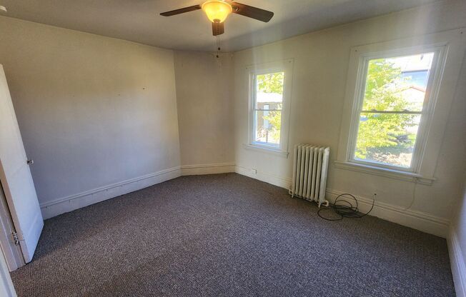 2 beds, 1 bath, $995