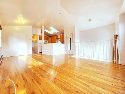 1516 JARVIS AVE