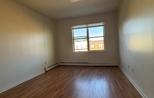 2 beds, 1 bath, $2,900