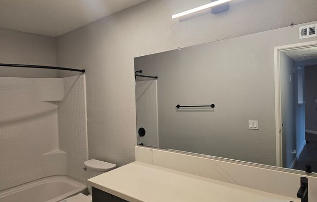 1 bed, 1 bath, 704 sqft, $2,365, Unit 549