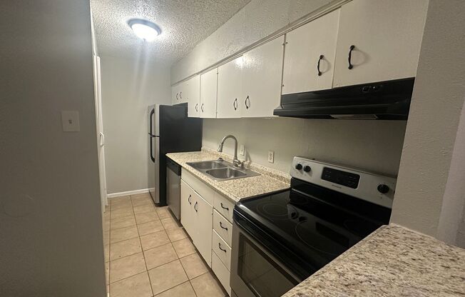 1 bed, 1 bath, 630 sqft, $985