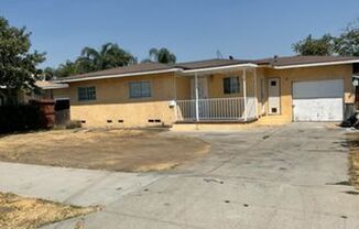 3 bedroom 1 Bathroom Home in Colton