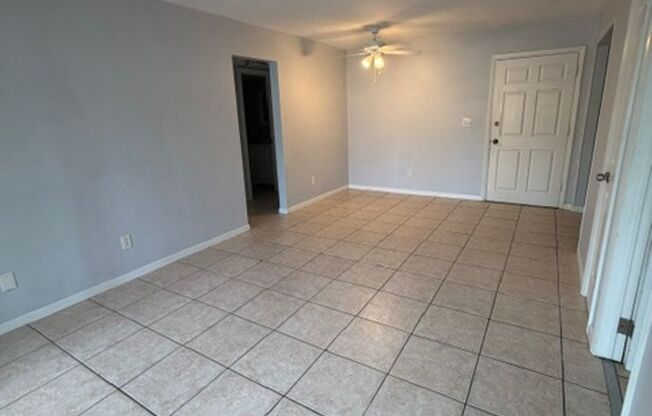 Updated Clearwater Condo – Steps from Golf, Minutes to the Beach!
