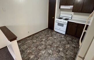 2 beds, 1 bath, $1,000, Unit 6713-3