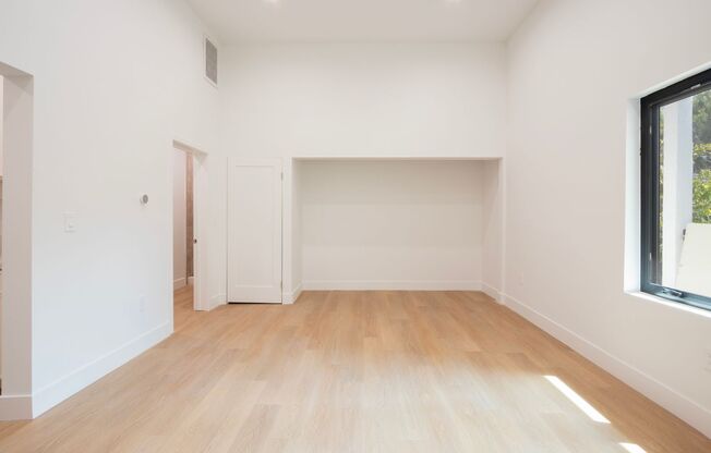 Studio, 1 bath, $3,115, Unit 07