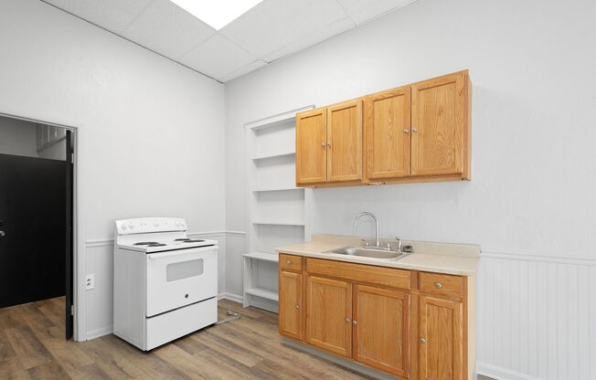1 bed, 1 bath, 800 sqft, $649, Unit 104 S McDonald St