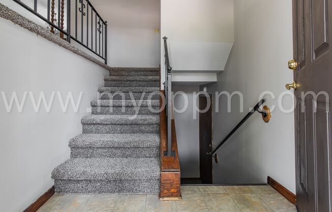 Beautiful 3 Bedroom / 2.5 Bath | 120th and Blondo
