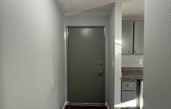 2 beds, 1 bath, 825 sqft, $1,300, Unit 306