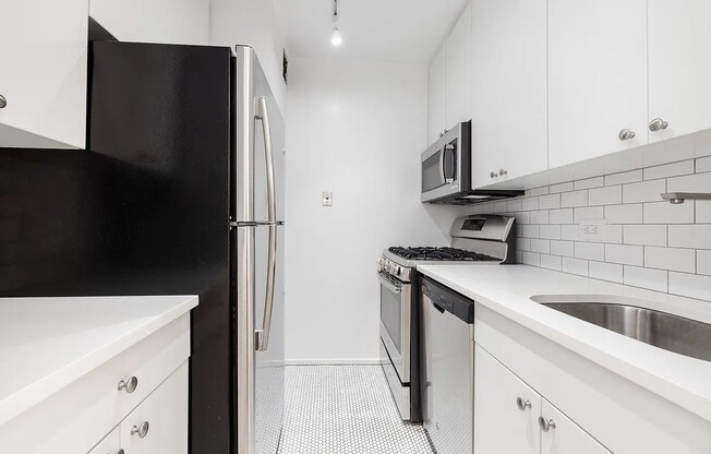 1 bed, 1 bath, $4,095, Unit 17D