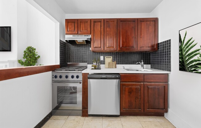 339 W 20 ST