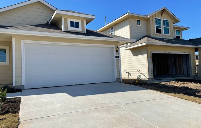 House For Lease in Maxwell