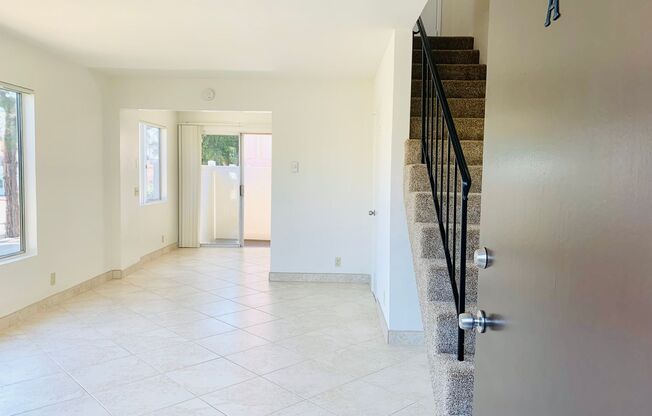 PERFECTLY LOCATED POINT LOMA 2BD/1.5BA TOWNHOME! $2,995/mo