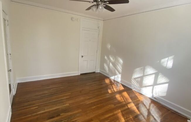 Studio, 1 bath, 400 sqft, $850, Unit 4H
