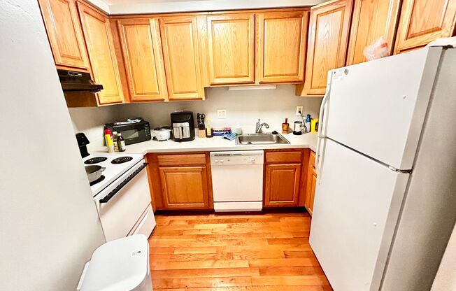 2 beds, 1 bath, 768 sqft, $2,380, Unit 322