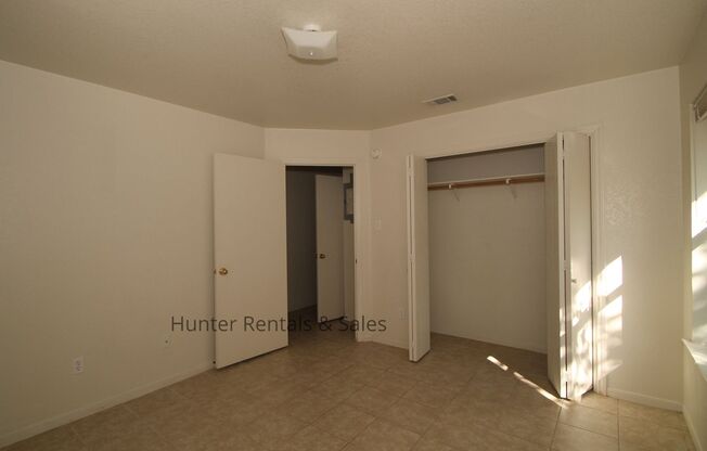 3 beds, 2 baths, $1,075