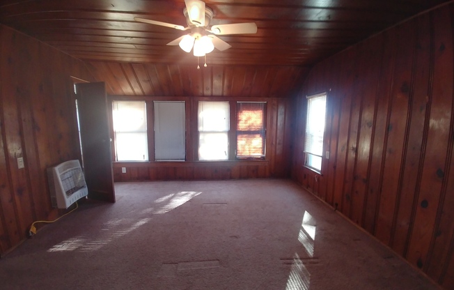 Studio Garage Apartment with Water/Trash/Gas Included in Rent!