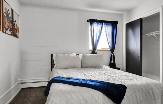 2 beds, 1 bath, 664 sqft, $1,199, Unit 1801 S Cascade Ave. - Unit I