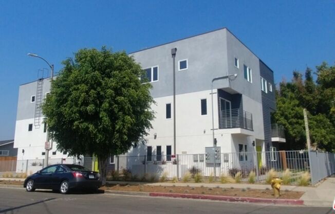 413 MICHELTORENA ST