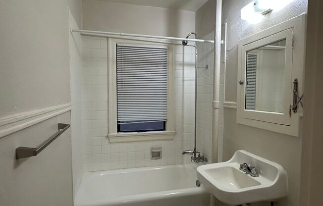 1 bed, 1 bath, 600 sqft, $1,295, Unit 201