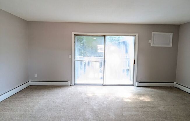 2 beds, 1 bath, $1,395, Unit 162-04