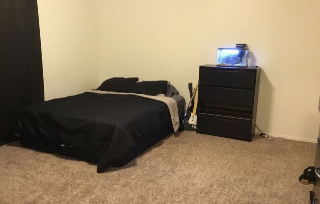 1921-1923 Almond Avenue