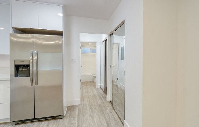 1223 N. Beachwood Dr