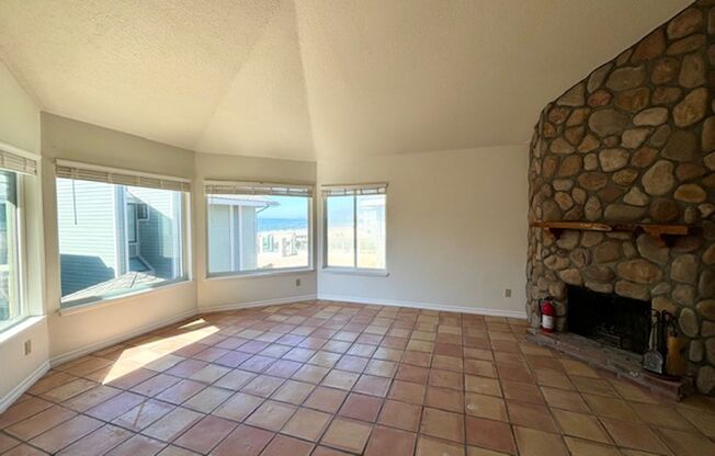 3 beds, 2 baths, $4,500, Unit # 205