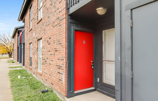 912 Isbell Rd.