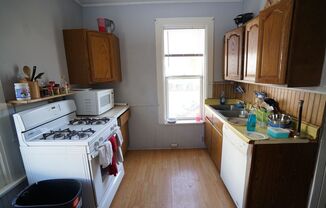 3 beds, 1 bath, $2,850, Unit 102