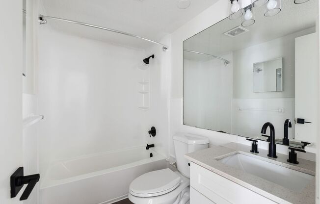 1 bed, 1 bath, 733 sqft, $1,215