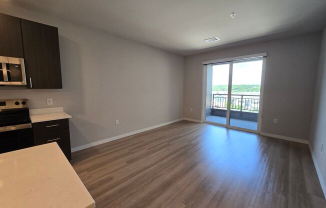 1 bed, 1 bath, 900 sqft, $2,060, Unit 8421-326